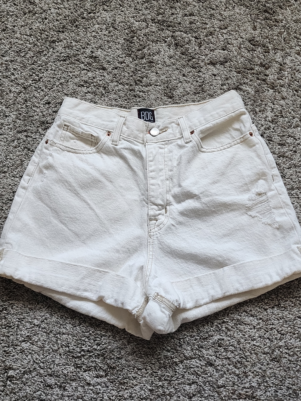 BDG Urban Outfitters Mom High Rise White Distressed Denim Shorts Sz 27